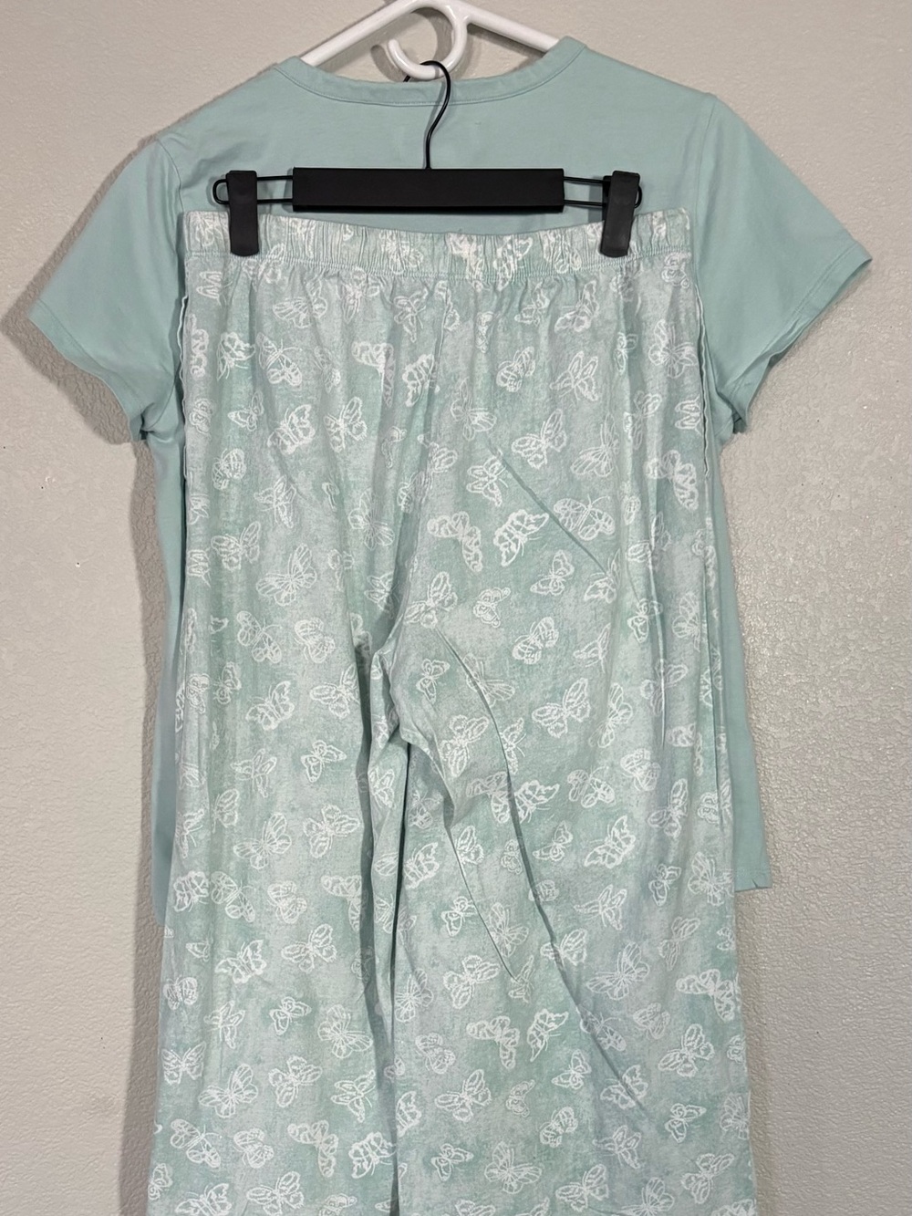 Karen Neuburger Light Mint Short Sleeve Henley/Cropped Pants Pajama Set sz M - Picture 2 of 5